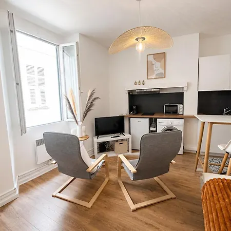 Renovated & Stylish In Old Town Apartment
